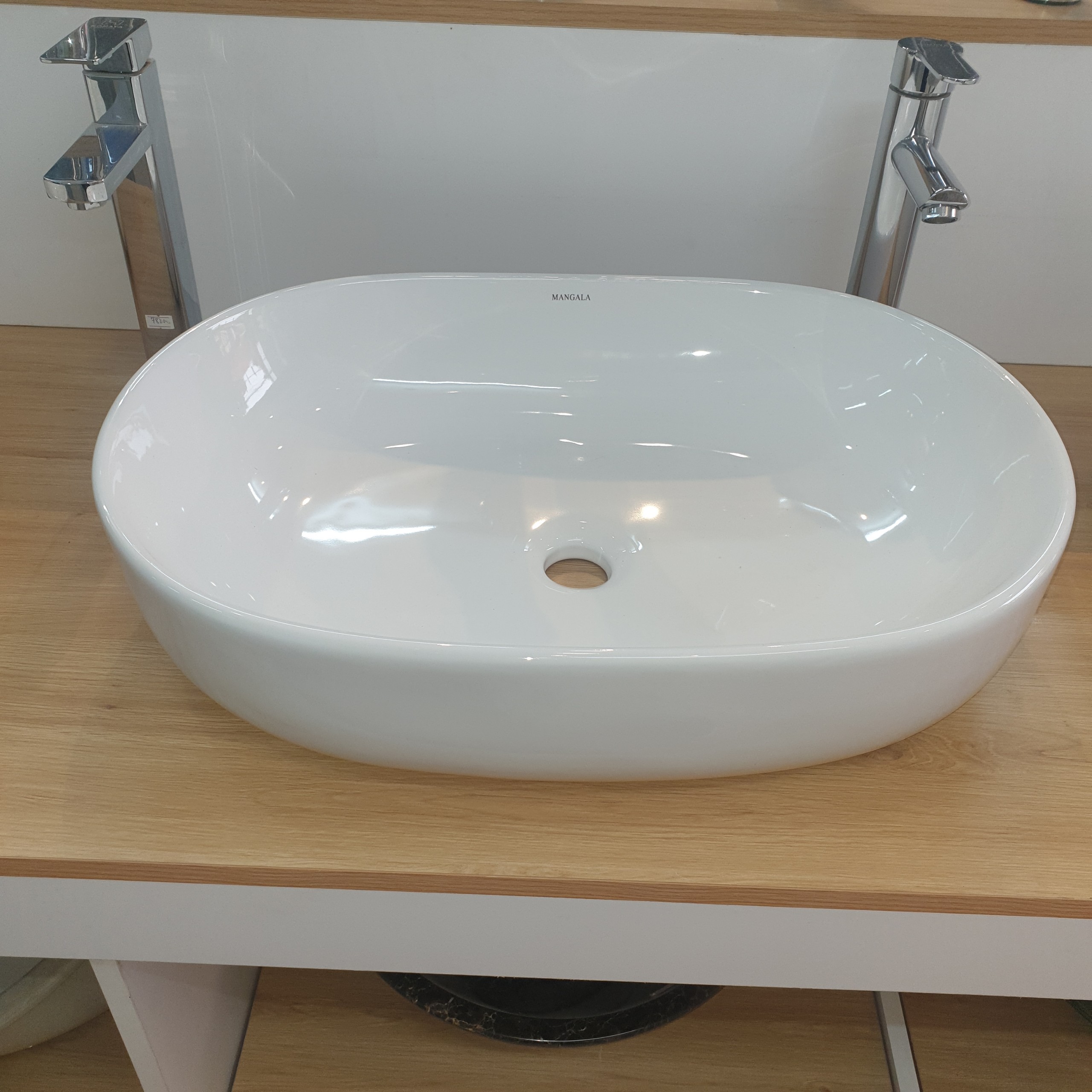 XẢ KHO LAVABO CẠNH TRÒN GIÁ RẺ NHẤT HÀ NỘI , CHỈ 650K/CÁI