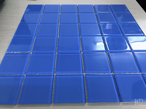 Gạch mosaic thủy tinh màu xanh viên lớn