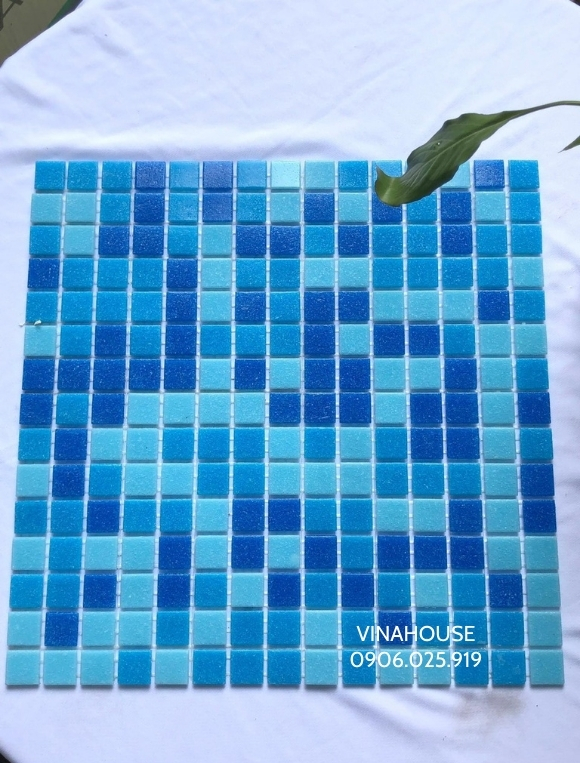 Gạch mosaic khảm thủy tinh cho bể bơi