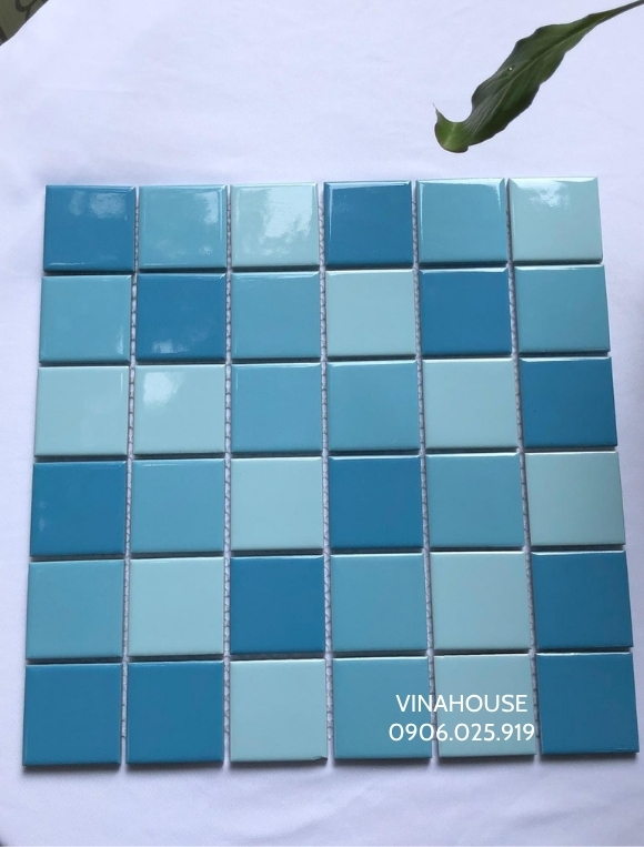 Gạch mosaic ốp lát hồ bơi màu xanh biển hỗn hợp