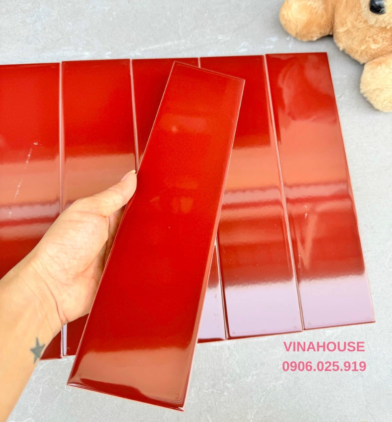 Gạch thẻ màu đỏ bóng 75×300