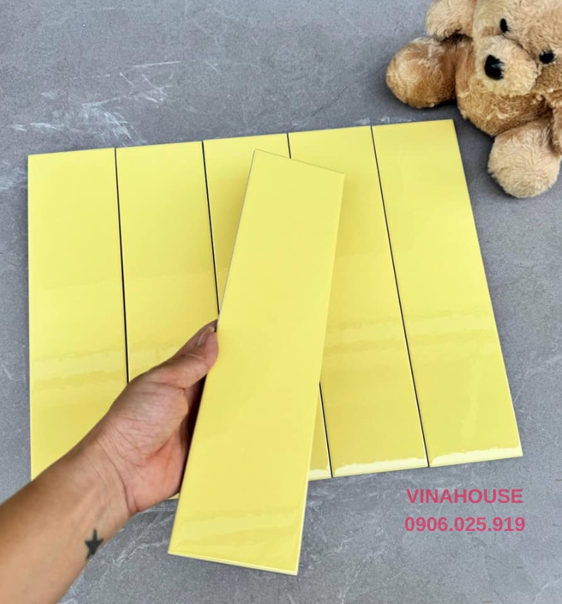 Gạch thẻ màu vàng 75×300