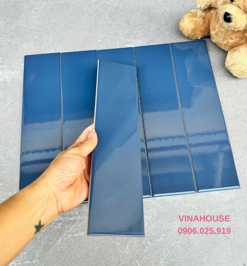 Gạch thẻ màu xanh dương đậm 75×300