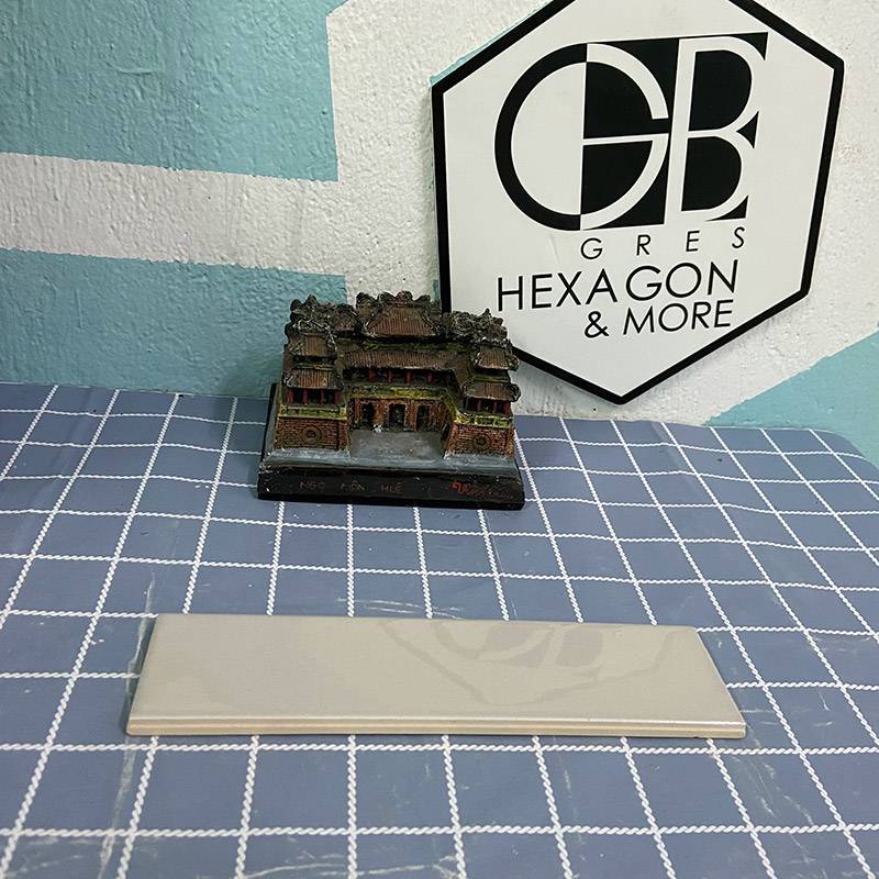 Gạch thẻ 5×20 cm màu kem