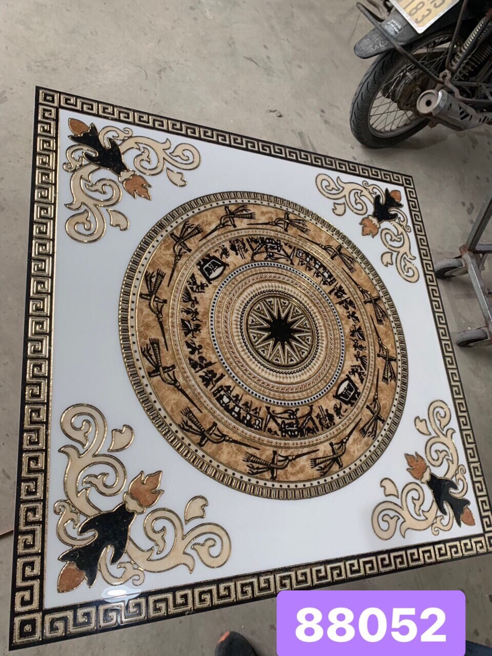 Viên chiếu nghỉ đơn 80×80 hình trống đồng