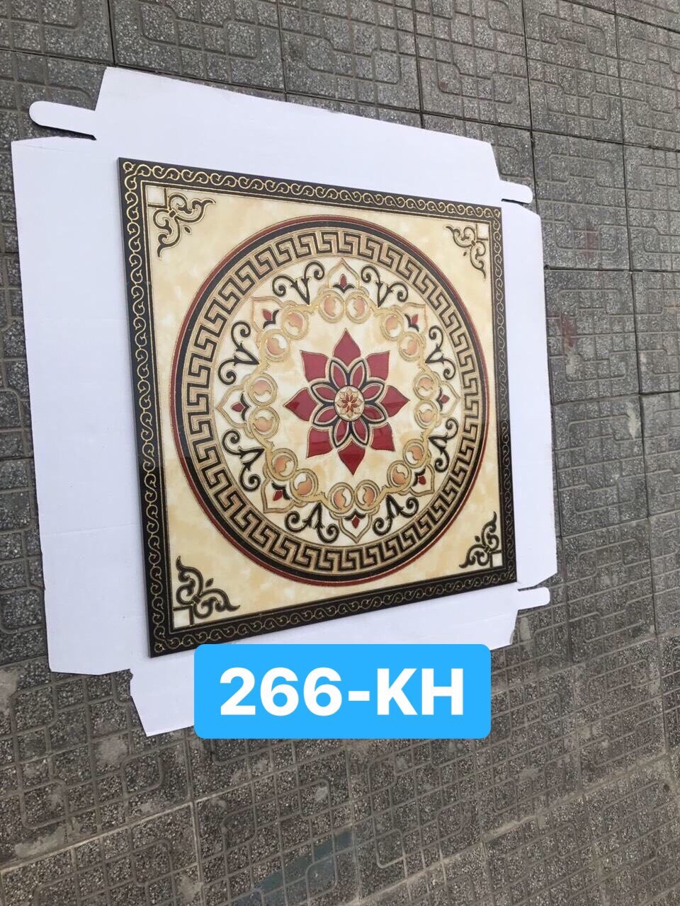 Viên chiếu nghỉ đơn 80×80 họa tiết bông hoa đỏ