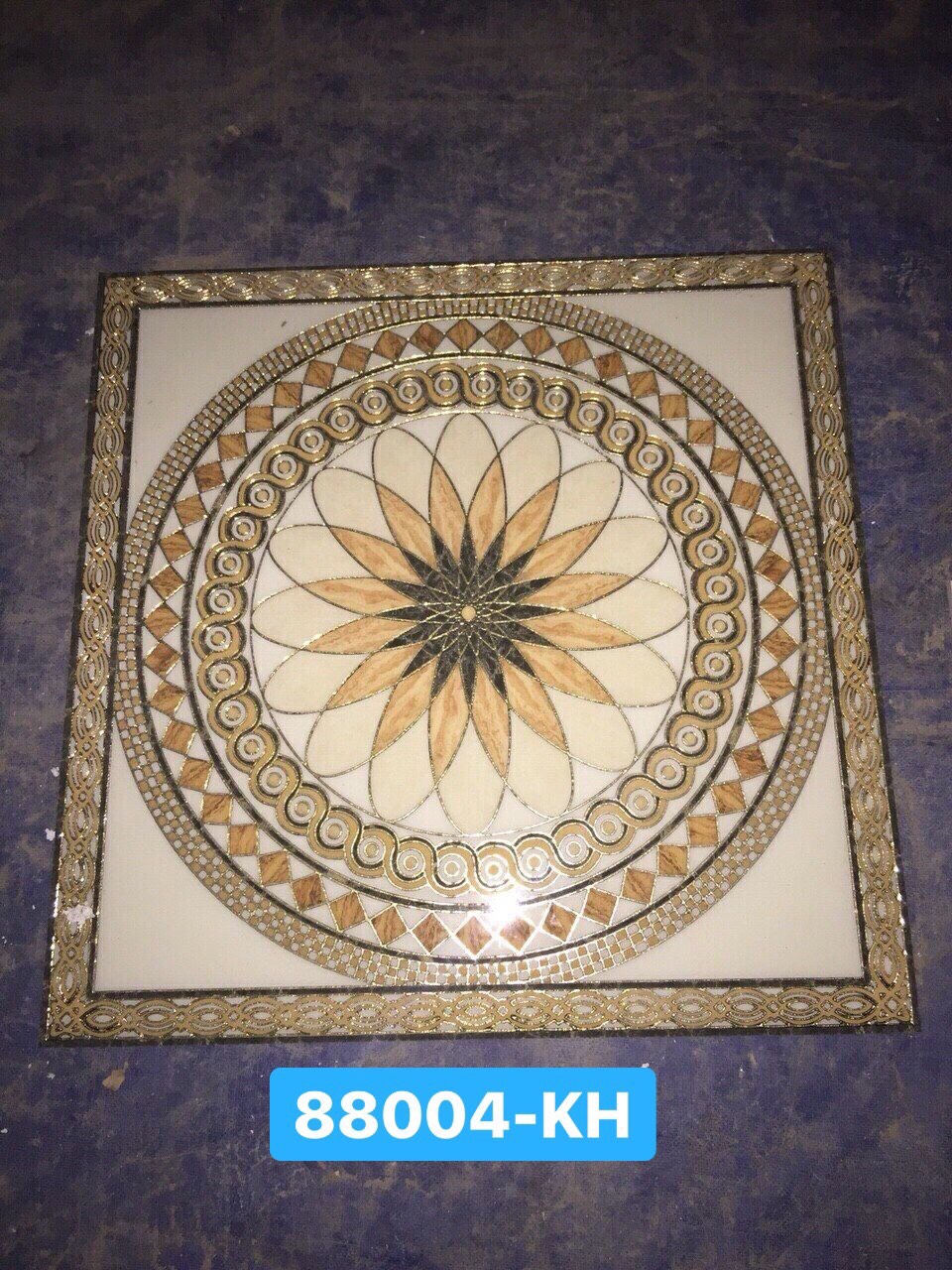 Viên chiếu nghỉ đơn 80×80 họa tiết tân cổ điển